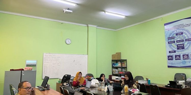 Rapat revisi kurikulum